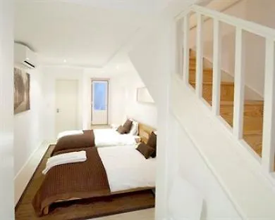 Daire Hello Santos *